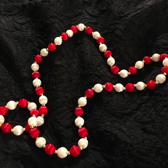 Pre-loved Vintage Satin bead necklace. In good vintage condition, very pretty! - Picture 1 of 8